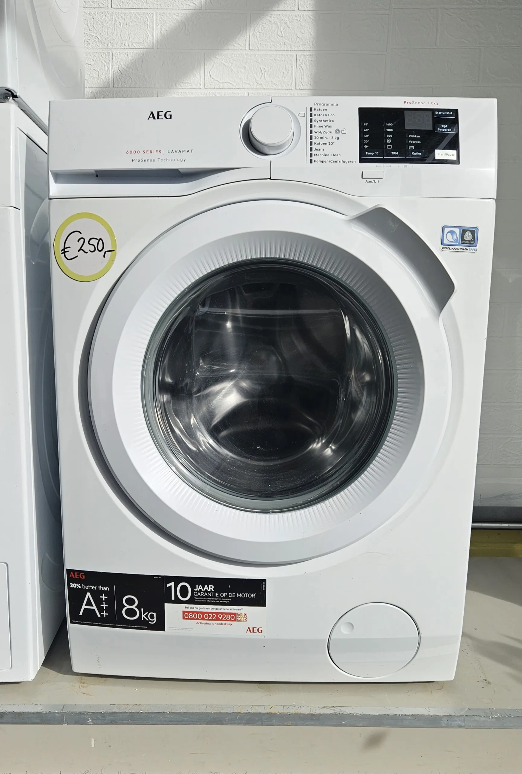 AEG L6FB86IW. 8 kg. inhoud. 1600 toeren